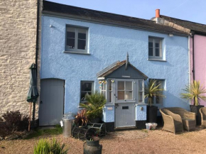 Quay Cottage Nautical themed Right on the estuary Dittisham Family friendly